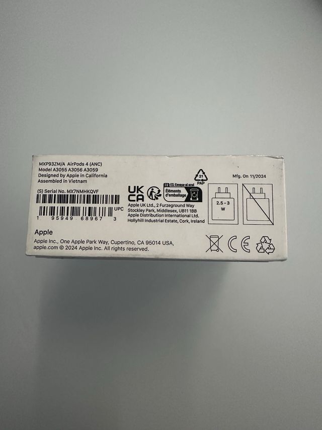 AirPods 4 con cancellazione attiva del rumore