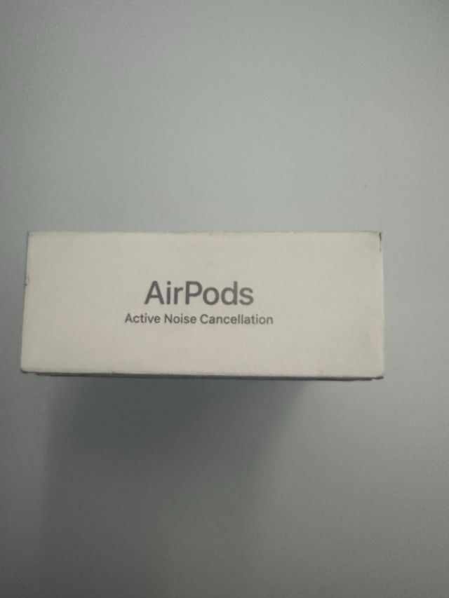 AirPods 4 con cancellazione attiva del rumore