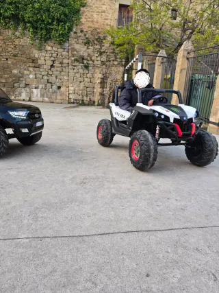 2 Coches Eléctricos Infantiles