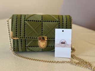 borsa rete canvas verde con catena oro