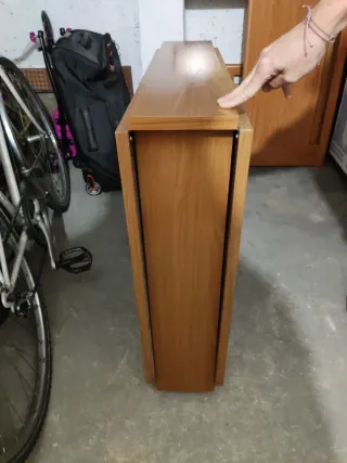 Mesa de madera plegable dos tramos.

