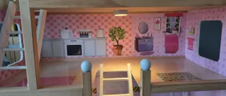 Casa de muñecas de madera