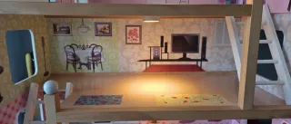 Casa de muñecas de madera