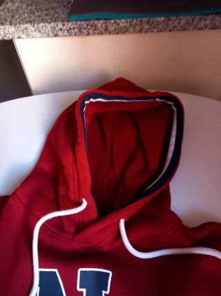 Sudadera con capucha roja talla L