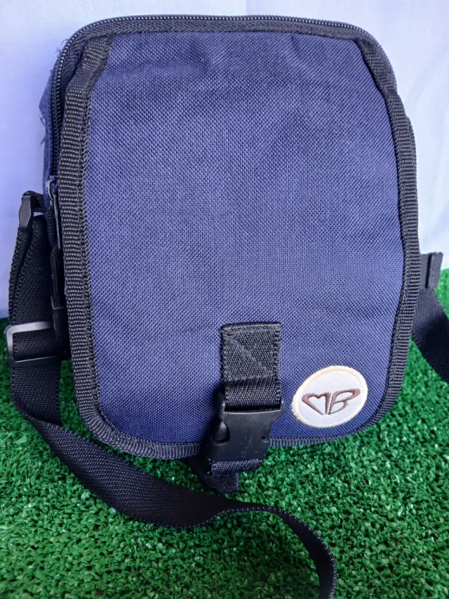 Bolso azul con compartimentos