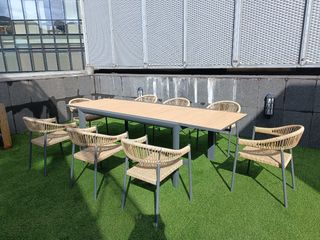 Mesa extensible y 8 sillas exterior