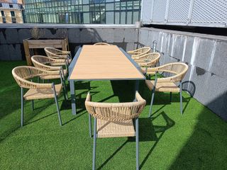 Mesa extensible y 8 sillas exterior