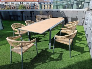 Mesa extensible y 8 sillas exterior