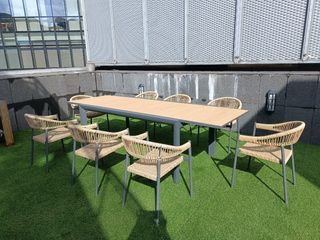 Mesa extensible y 8 sillas exterior