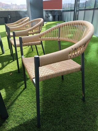 Mesa extensible y 8 sillas exterior