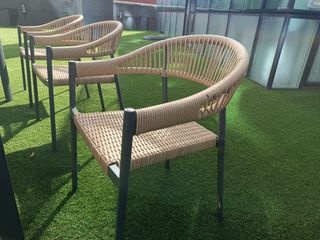 Mesa extensible y 8 sillas exterior
