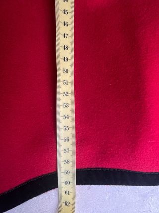 Falda regional Alcarreña roja bordada a mano