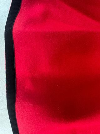 Falda regional Alcarreña roja bordada a mano