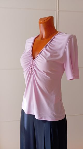 Camiseta lavanda con escote trenzado. Y2k. Nueva