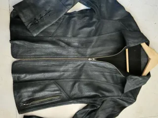Chaqueta ante y piel reversible negra