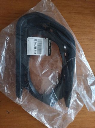 Tapa y embellecedor antiniebla  Dacia Sandero Dcho