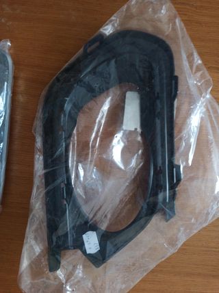 Tapa y embellecedor antiniebla  Dacia Sandero Dcho