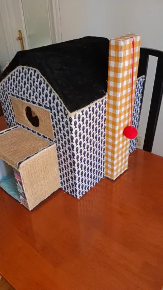 Casa para gatos azul