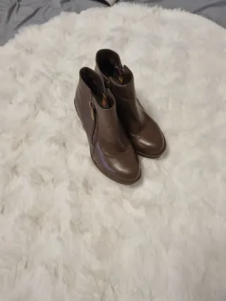 Botines marrones con cremallera
