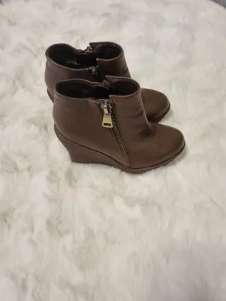 Botines marrones con cremallera