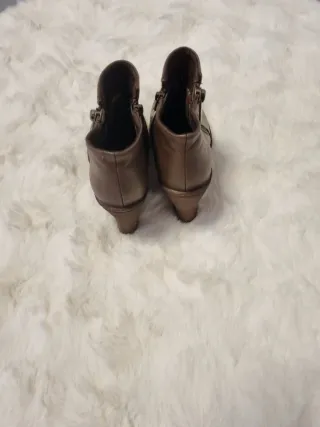 Botines marrones con cremallera