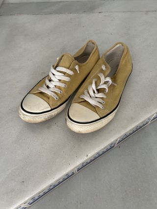 Zapatillas tipo Converse amarillas