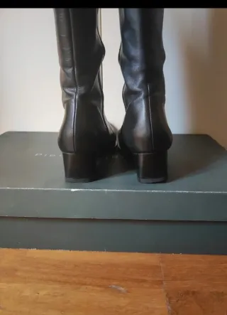 Botas altas de piel negras