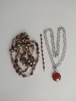 Lote de dos collares y una pulsera 