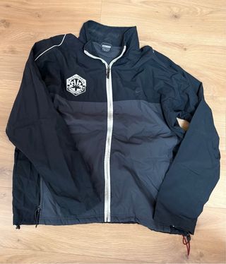 Cortavientos Nike Negro y Gris