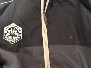 Cortavientos Nike Negro y Gris