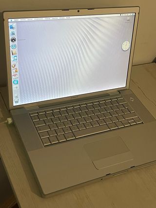 MacBook Pro 2007 + varios Accesorios