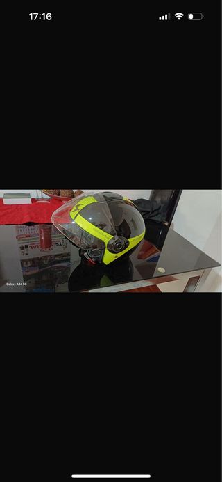 Casco de moto Scorpion negro y amarillo