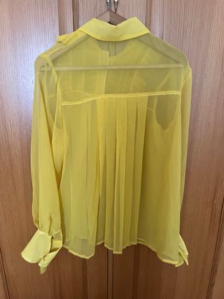 Blusa gasa amarilla con volantes