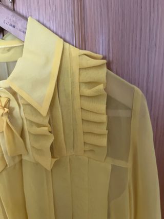 Blusa gasa amarilla con volantes