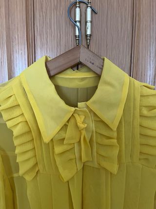 Blusa gasa amarilla con volantes