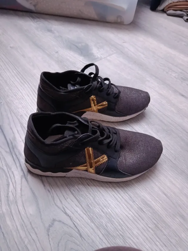 Zapatillas Munich Mujer Talla 38 Negras y Doradas