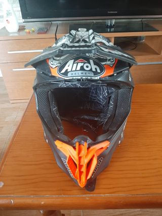 Casco Airoh Moto Negro Naranja completamente nuevo