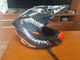Casco Airoh Moto Negro Naranja completamente nuevo
