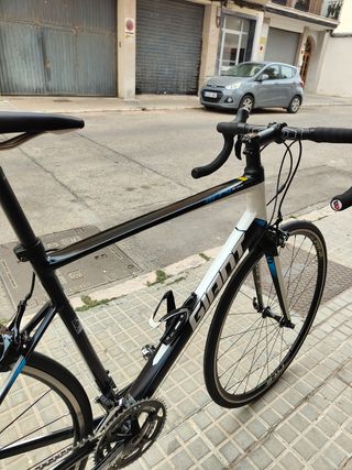 GIANT Defy – Talla M/L – Shimano 105 – Impecable