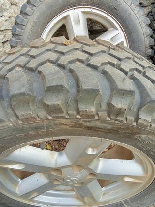 Rueda con llanta Desert Track 235/65 R17