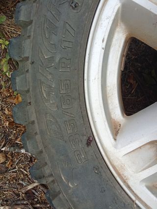 Rueda con llanta Desert Track 235/65 R17