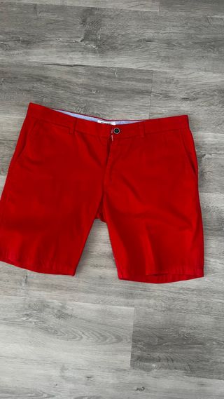 Pantalones cortos rojos
