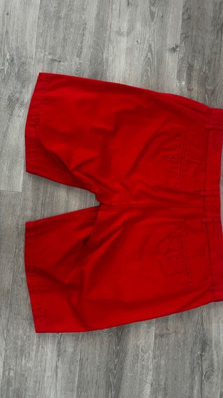 Pantalones cortos rojos