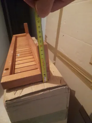 2 baldas identicas de madera para baño