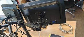 Doble monitor HP 22" con brazo soporte