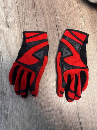 Guantes Moto Dainese Rojos y Negros.
Talla XS