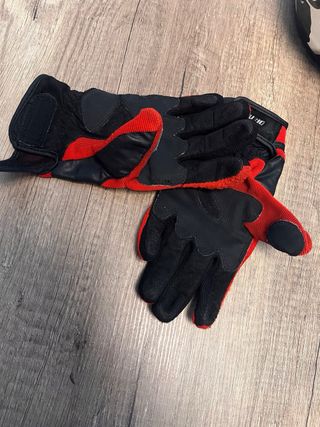 Guantes Moto Dainese Rojos y Negros.
Talla XS