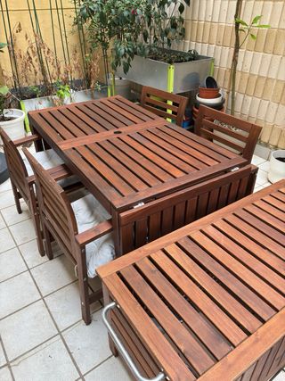 Conjunto Mesa Sillas Banco y Sombrillas Jardín
