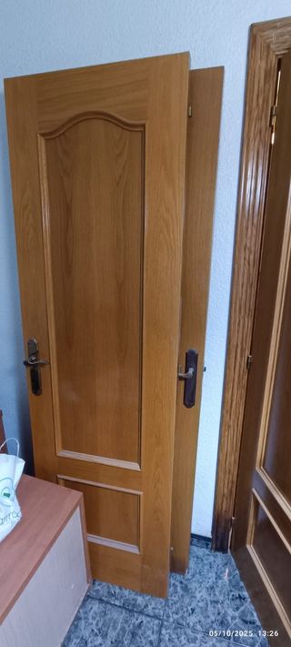 Puerta madera maciza
