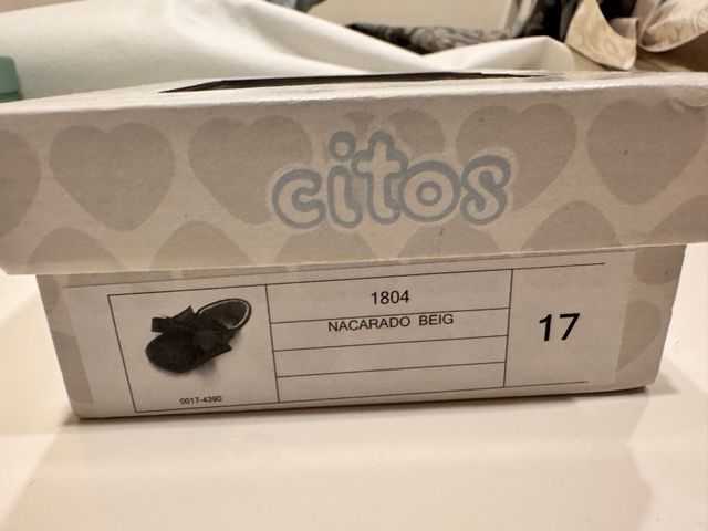 Zapatos de bebé con lazo. Talla 17